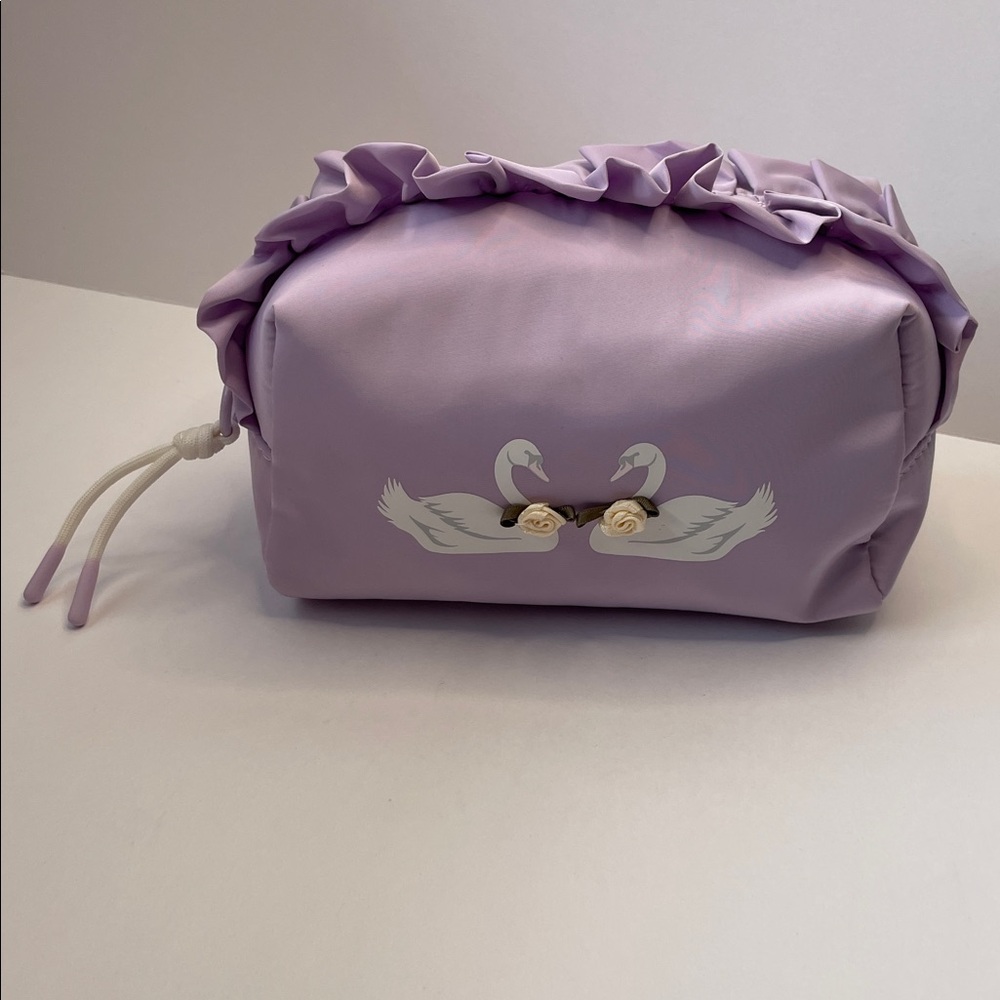 NWT ART CLASS Lavender Swan Cosmetic Pouch - Picture 1 of 5